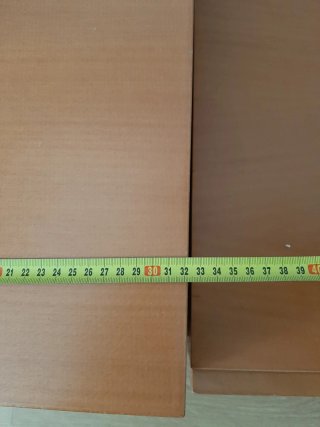 Mesilla y dos cajoneras de madera