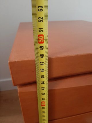 Mesilla y dos cajoneras de madera