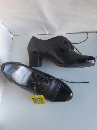 Zapatos de cordones Pitillos negros N°37.