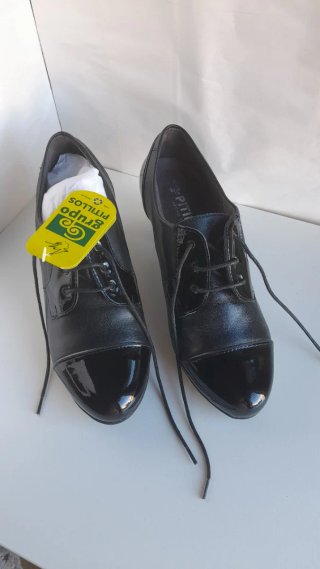 Zapatos de cordones Pitillos negros N°37.