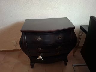 Cómoda de madera estilo clásico