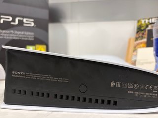 PS5 Digital Edition 825 GB / Diciembre 2025