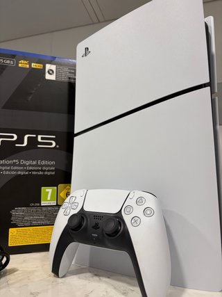 PS5 Digital Edition 825 GB / Diciembre 2025