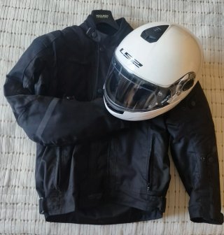 Lote Casco LS2 y Cazadora de Moto