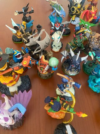 SKYLANDERS COLECCION DE FIGURAS. Escucho ofertas