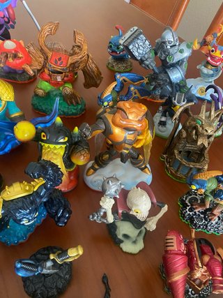 SKYLANDERS COLECCION DE FIGURAS. Escucho ofertas
