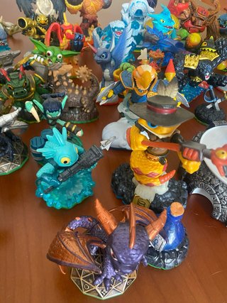 SKYLANDERS COLECCION DE FIGURAS. Escucho ofertas