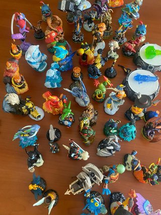 SKYLANDERS COLECCION DE FIGURAS. Escucho ofertas