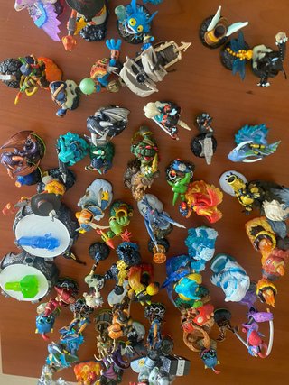 SKYLANDERS COLECCION DE FIGURAS. Escucho ofertas