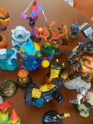 SKYLANDERS COLECCION DE FIGURAS. Escucho ofertas