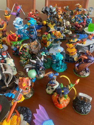 SKYLANDERS COLECCION DE FIGURAS. Escucho ofertas