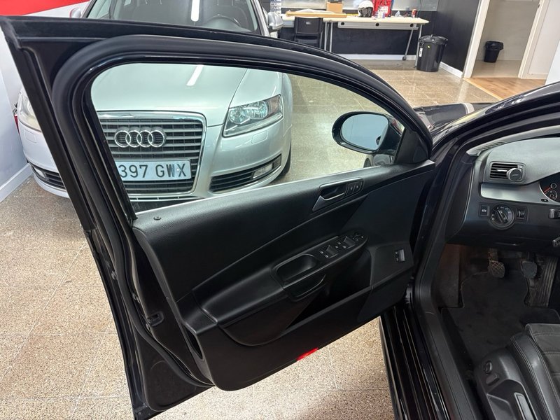 Volkswagen Passat 2009, foto 25