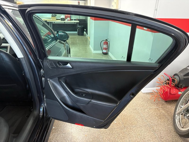 Volkswagen Passat 2009, foto 28