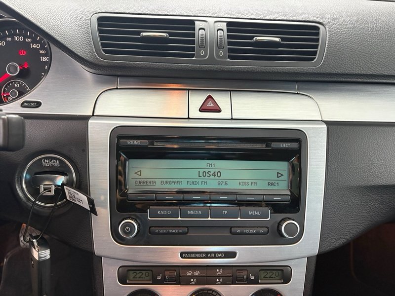 Volkswagen Passat 2009, foto 11