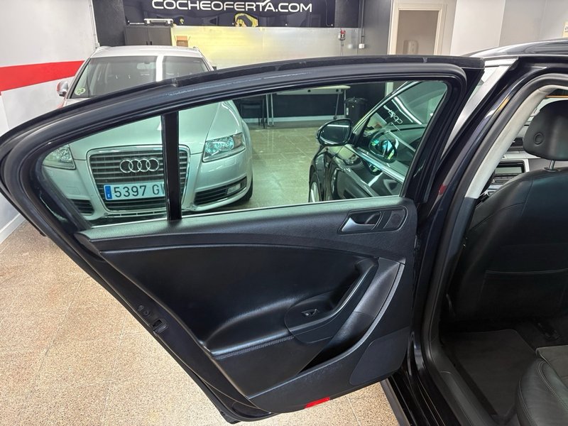 Volkswagen Passat 2009, foto 26