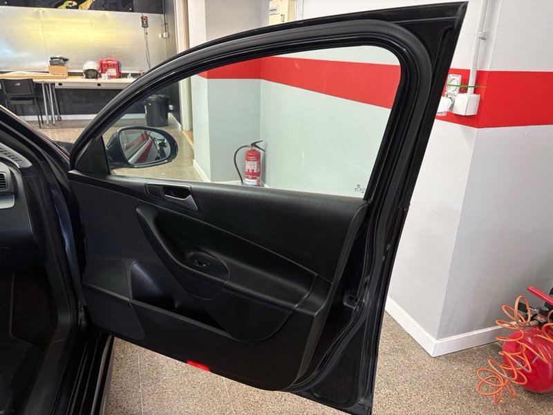 Volkswagen Passat 2009, foto 27