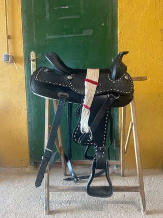 Silla de montar tejana negra