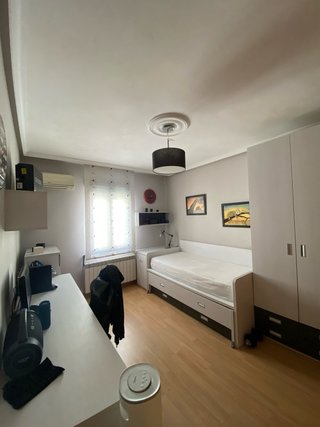 Dormitorio juvenil, cama, armario, aparador, mesa