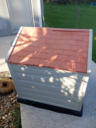 Caseta para perros de resina
