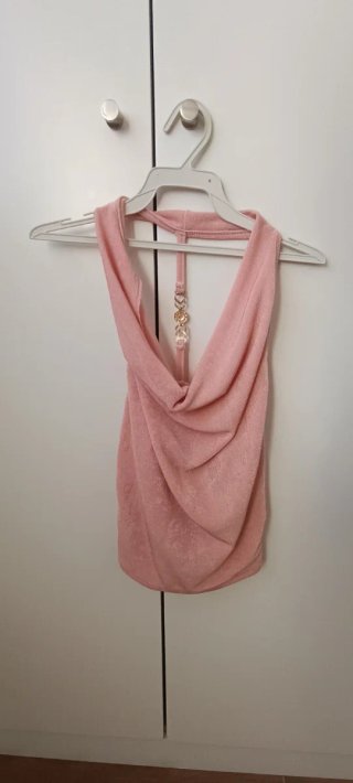 Top Rosa con Brillo y Espalda Descubierta