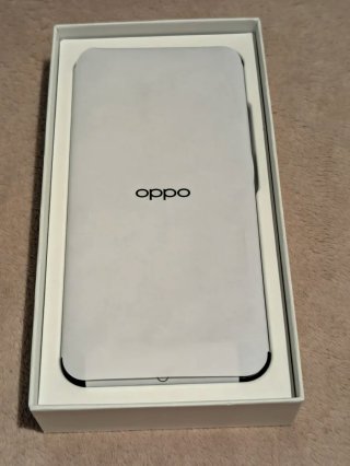 OPPO Reno13 5G azul marino poco uso.