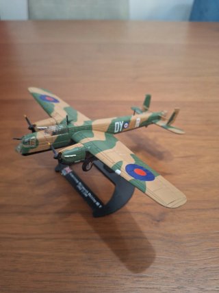 Maqueta Avión Armstrong Whitworth Whitley 1:144