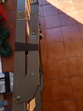 Somier nuevo y reforzadode láminas con patas .