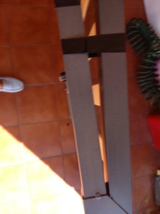 Somier nuevo y reforzadode láminas con patas .