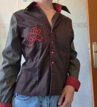 Camisa bicolor bordado rosa Mercedes de Miguel