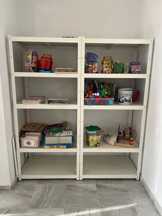Estantería metálica blanca
