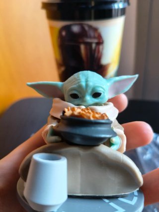 Vaso The Mandalorian y Figura Baby Yoda