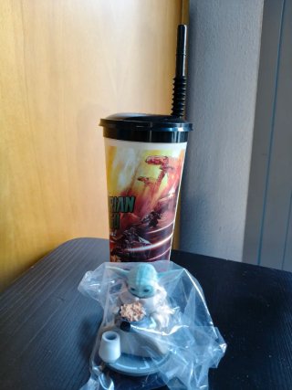 Vaso The Mandalorian y Figura Baby Yoda