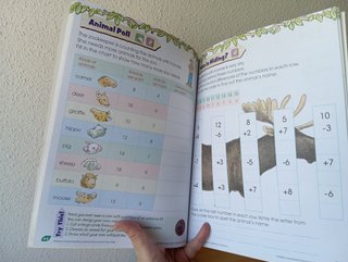 LIBRO JUEGOS INFANTIL INGLÉS YEAR 2 SCHOLAR NUEVO.