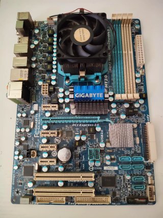 Placa Base Gigabyte GA-MA770T-UD3