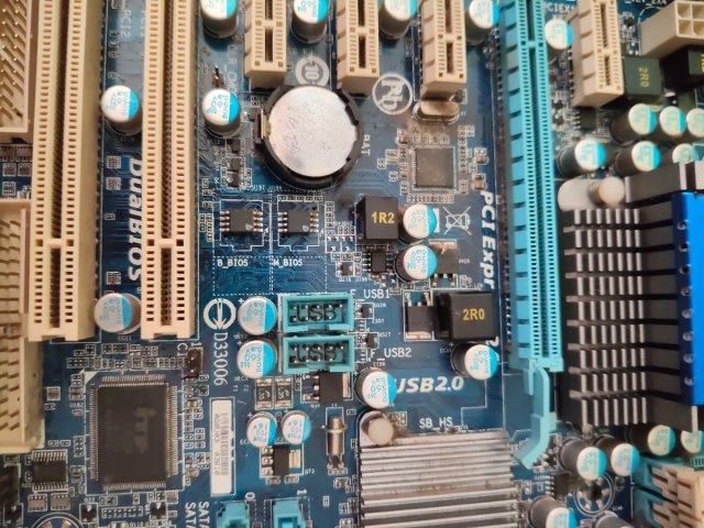 Placa Base Gigabyte GA-MA770T-UD3