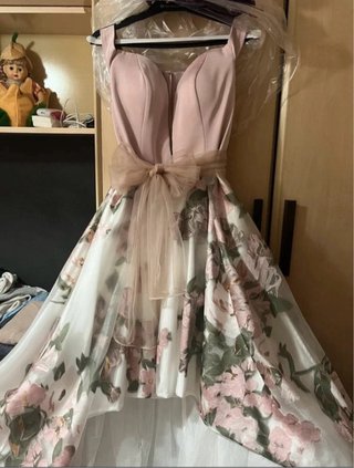 Vestido fiesta floral rosa y blanco