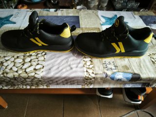 Zapatos de seguridad Kapital negros y amarillos