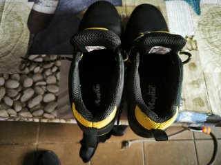 Zapatos de seguridad Kapital negros y amarillos