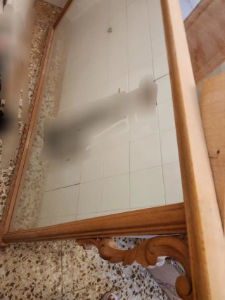 Elegante aparador de madera de estilo clásico