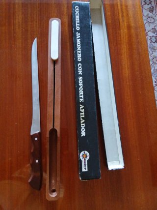Cuchillo Jamonero con Soporte Afilador