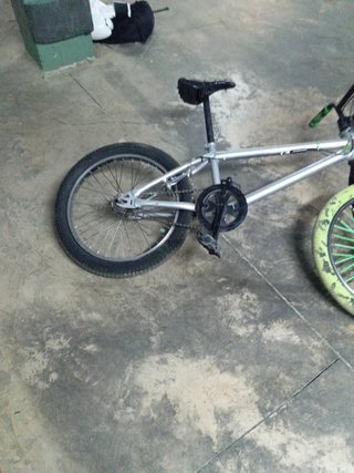 Bicicleta BMX Gris y Verde