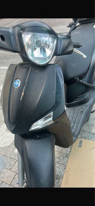 Piaggio Scooter 50cc Negra.