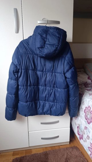 Chaqueta Levi's azul acolchada con capucha