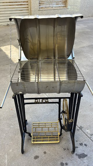Barbacoa y parrilla metálica