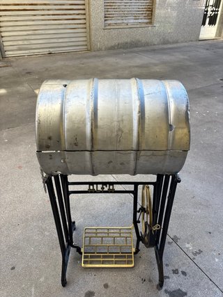 Barbacoa y parrilla metálica