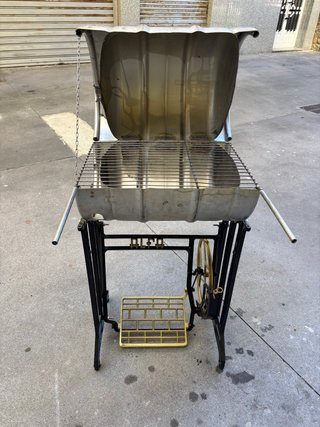 Barbacoa y parrilla metálica
