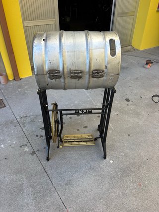 Barbacoa y parrilla metálica
