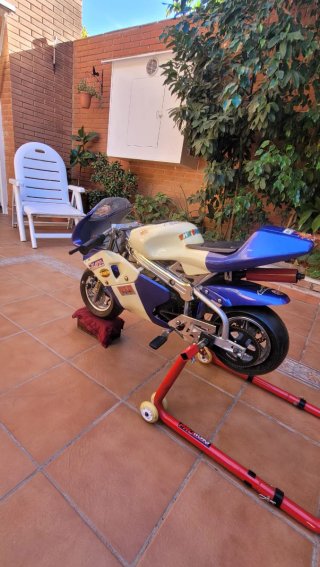 Mini moto infantil azul y blanca