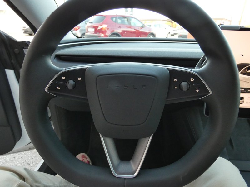 Tesla Model 3 2024, foto 17