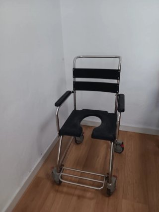 Silla de ruedas de ducha y WC